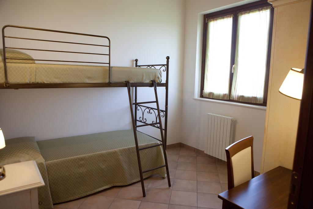 Residence Colle Veroni Mosciano SantʼAngelo Chambre photo